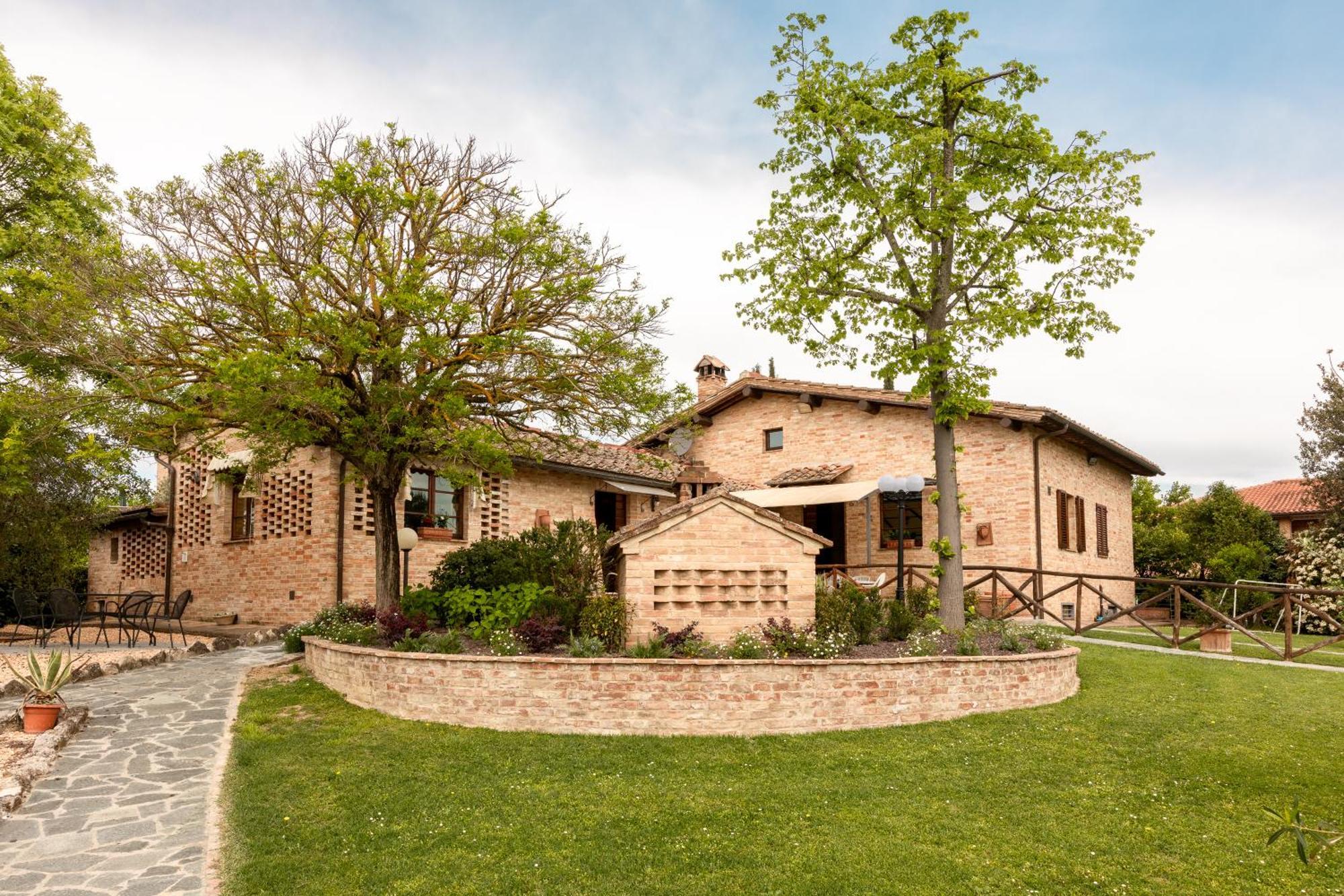 Asso Di Picche Apartment Siena Bagian luar foto