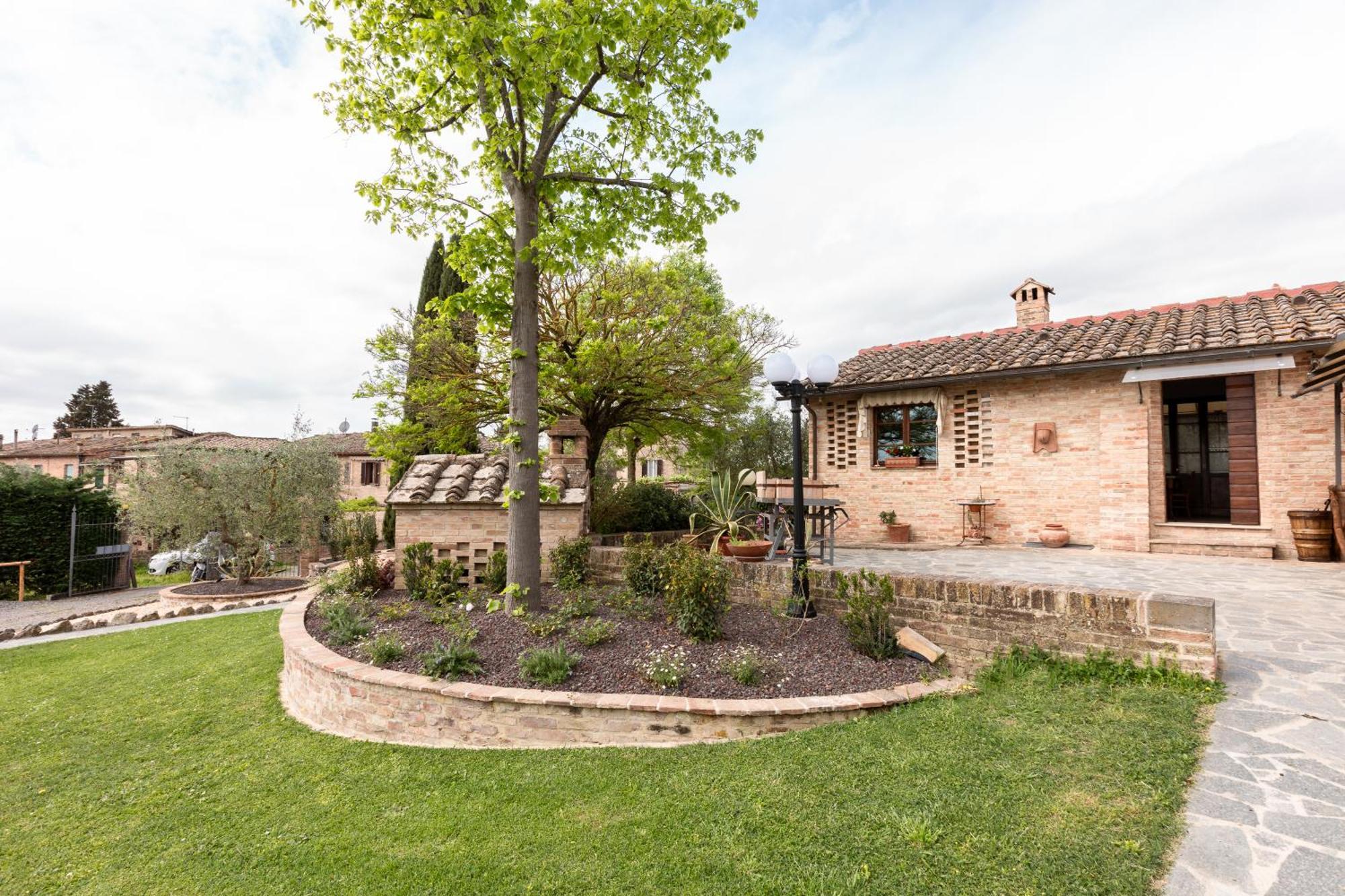 Asso Di Picche Apartment Siena Bagian luar foto