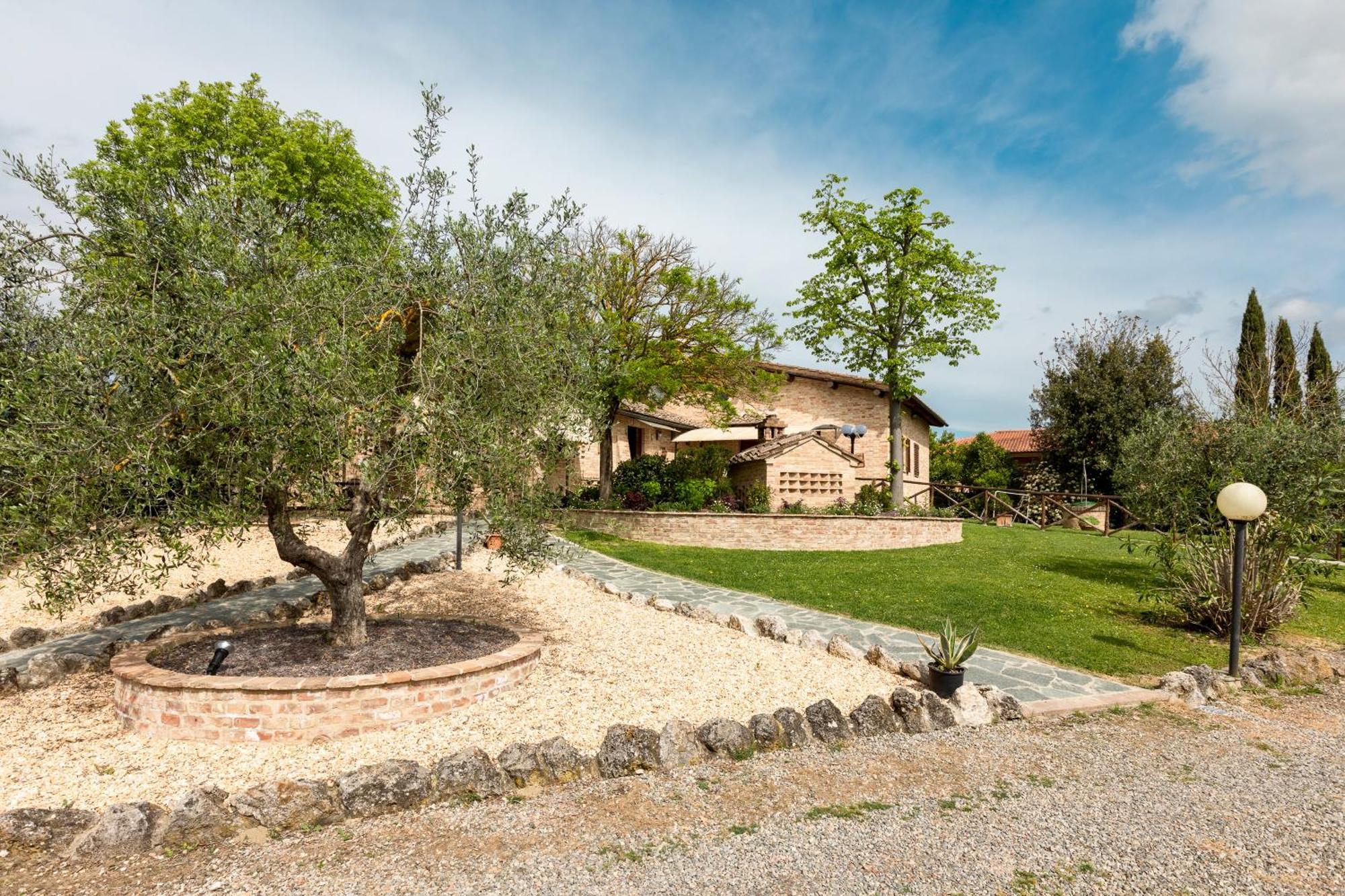 Asso Di Picche Apartment Siena Bagian luar foto