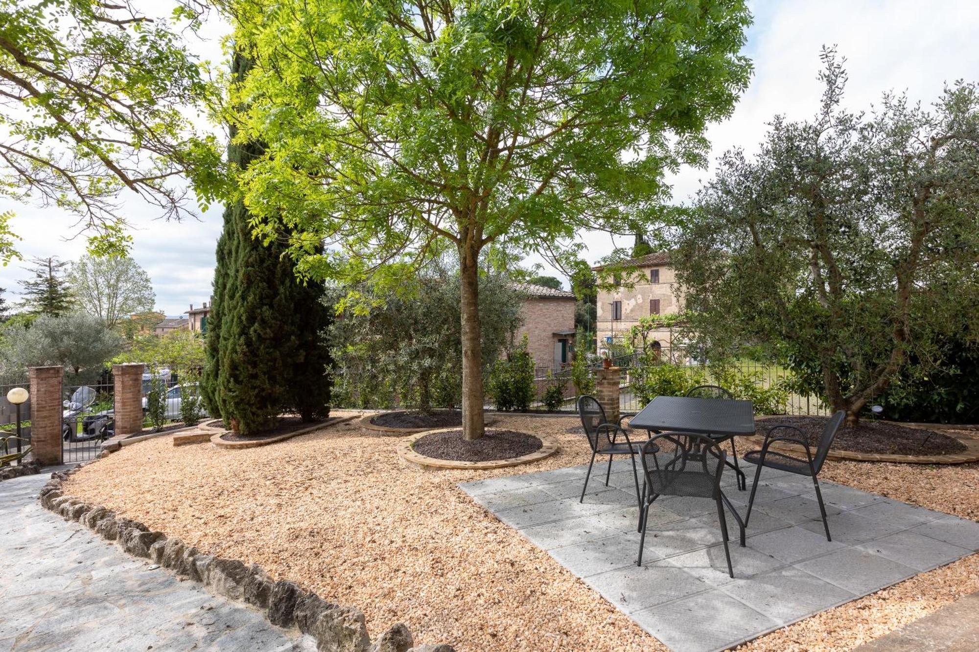 Asso Di Picche Apartment Siena Bagian luar foto